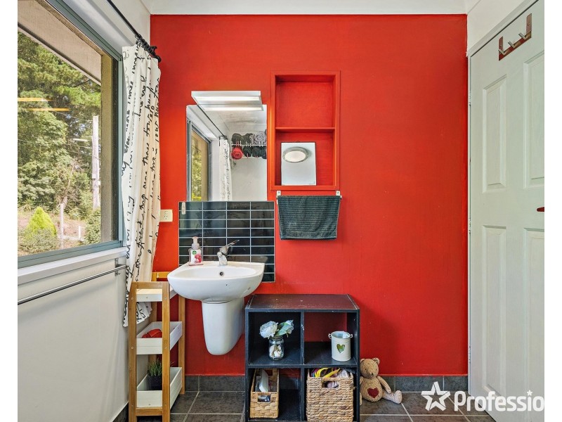 6 Priestley Crescent, Mount Evelyn VIC 3796