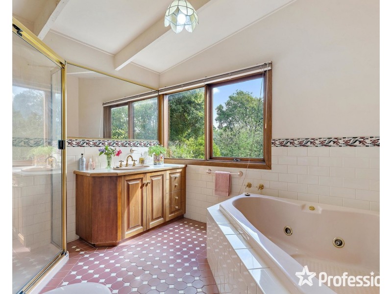 12 Kuyura Road, Mount Evelyn VIC 3796