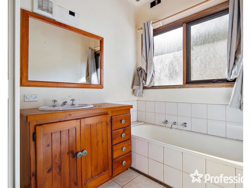 105 Commercial Road, Mount Evelyn VIC 3796