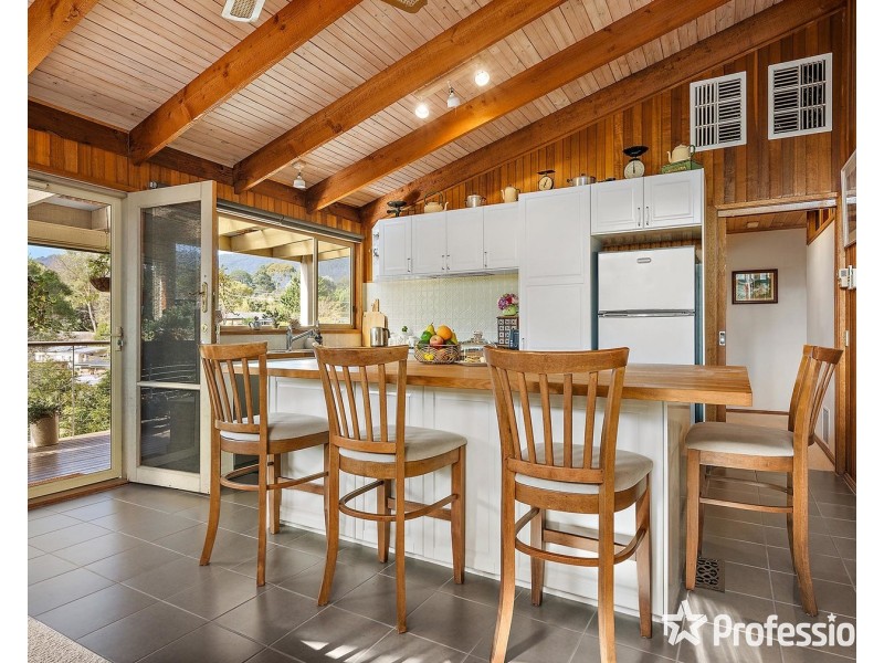 6 Ti-Tree Court, Kilsyth VIC 3137