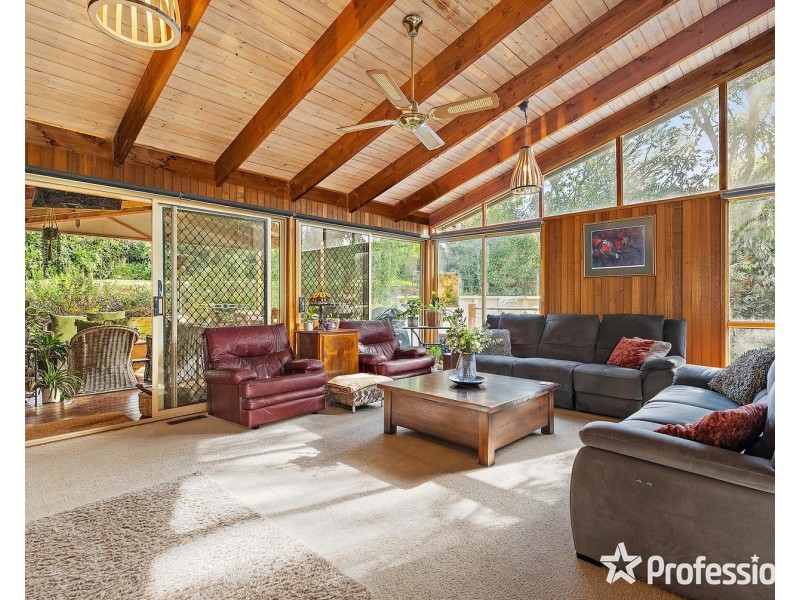 6 Ti-Tree Court, Kilsyth VIC 3137