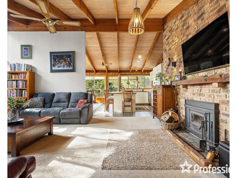 6 Ti-Tree Court, Kilsyth VIC 3137