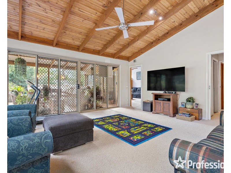6 Ti-Tree Court, Kilsyth VIC 3137