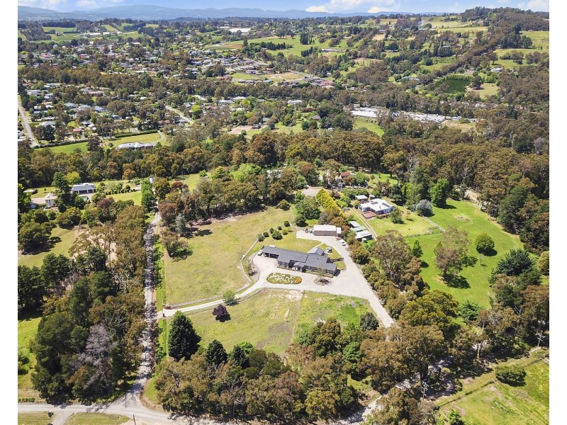 18 Bailey Grove, Wandin North VIC 3139