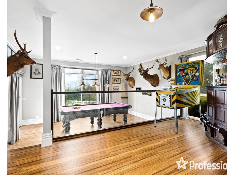 18 Bailey Grove, Wandin North VIC 3139