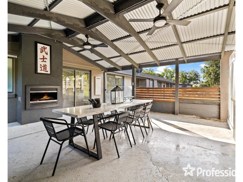 18 Bailey Grove, Wandin North VIC 3139