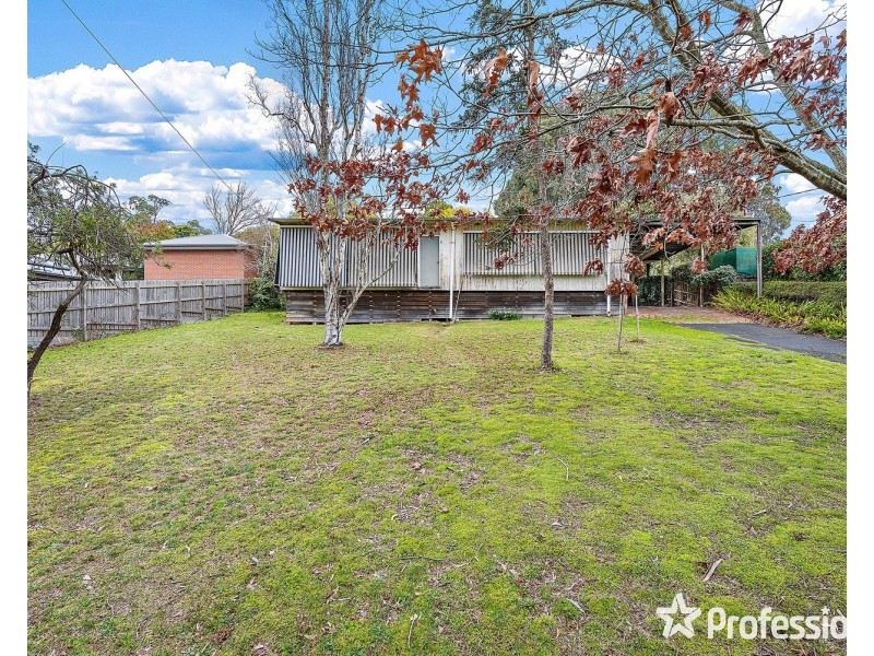 8 Irvine Street, Mount Evelyn VIC 3796