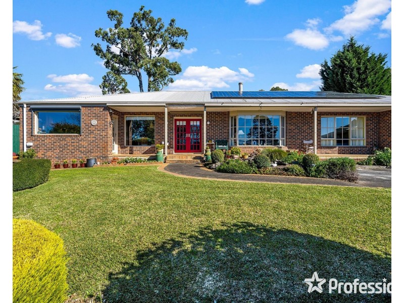 24 The Wridgeway, Mount Evelyn VIC 3796