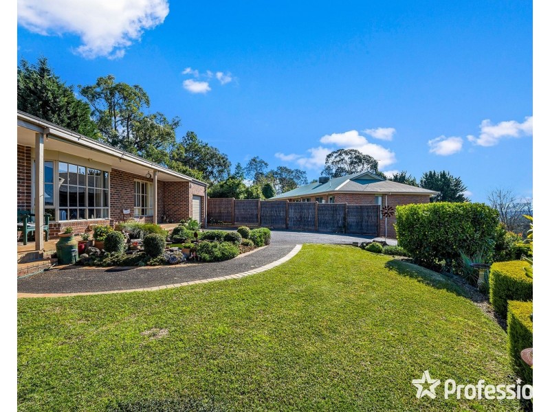 24 The Wridgeway, Mount Evelyn VIC 3796