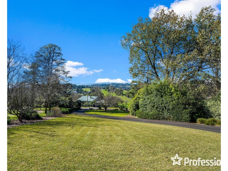 24 The Wridgeway, Mount Evelyn VIC 3796
