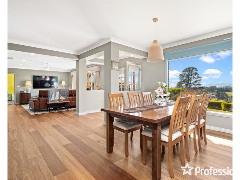 24 The Wridgeway, Mount Evelyn VIC 3796