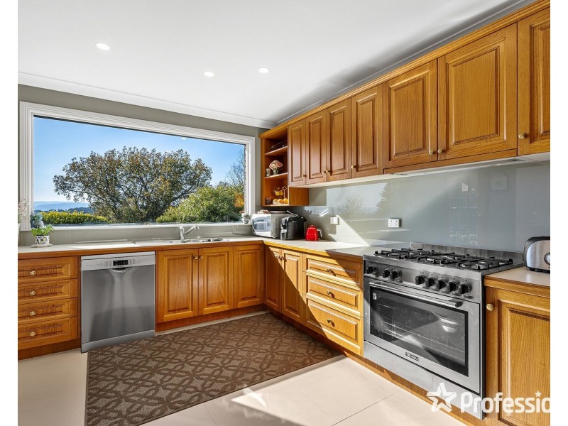 24 The Wridgeway, Mount Evelyn VIC 3796