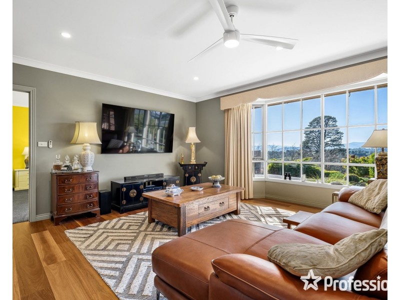 24 The Wridgeway, Mount Evelyn VIC 3796
