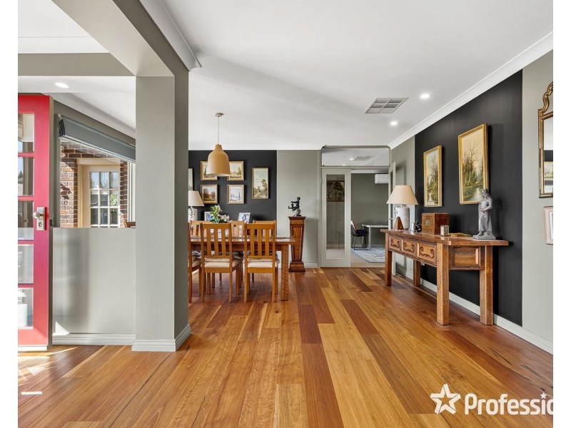 24 The Wridgeway, Mount Evelyn VIC 3796