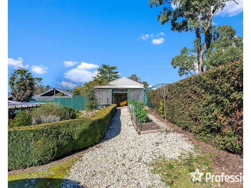 24 The Wridgeway, Mount Evelyn VIC 3796