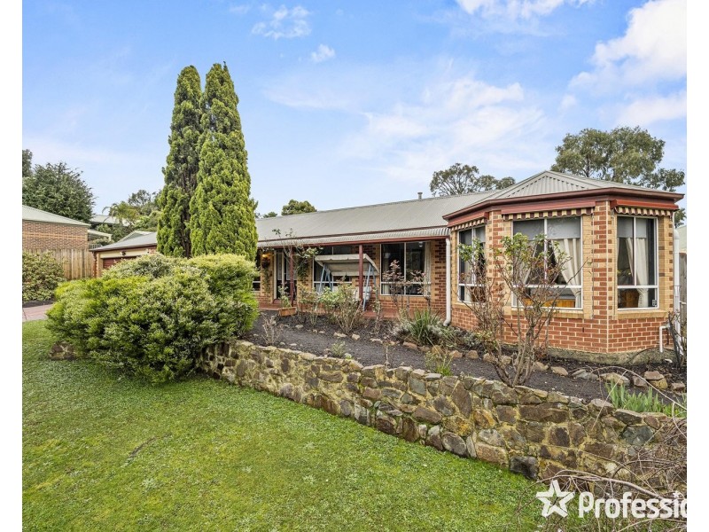 15 Michael Lane, Mount Evelyn VIC 3796