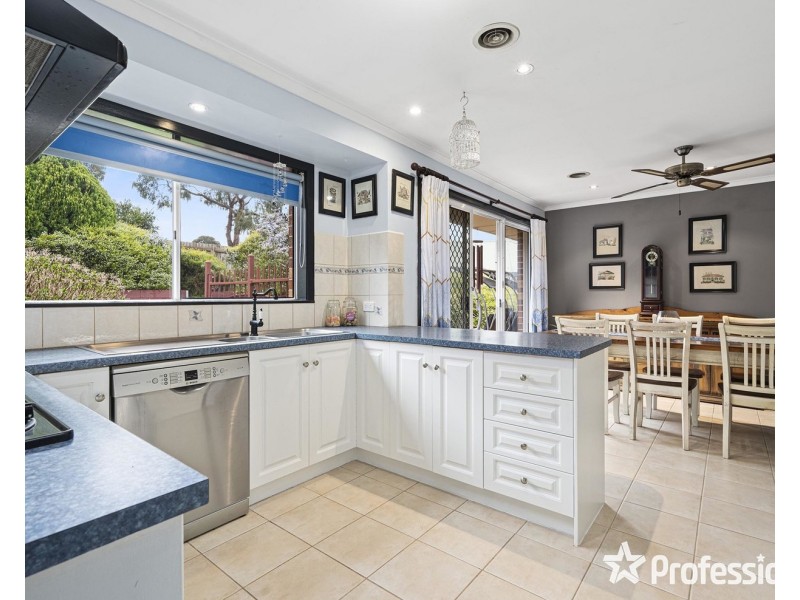 15 Michael Lane, Mount Evelyn VIC 3796