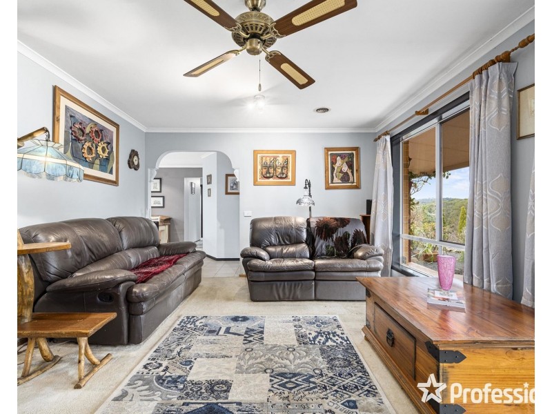 15 Michael Lane, Mount Evelyn VIC 3796