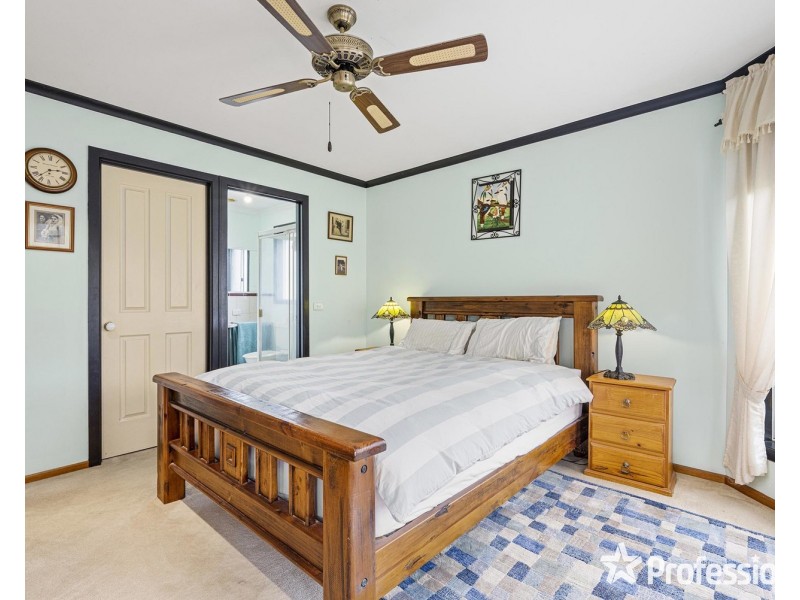 15 Michael Lane, Mount Evelyn VIC 3796