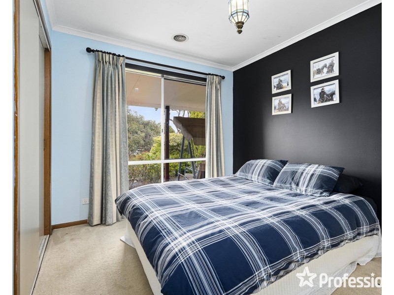 15 Michael Lane, Mount Evelyn VIC 3796