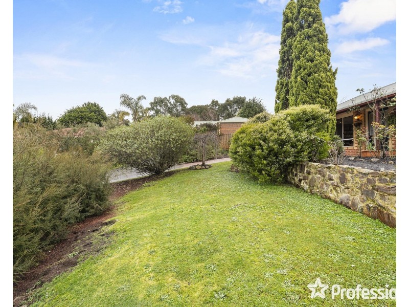 15 Michael Lane, Mount Evelyn VIC 3796