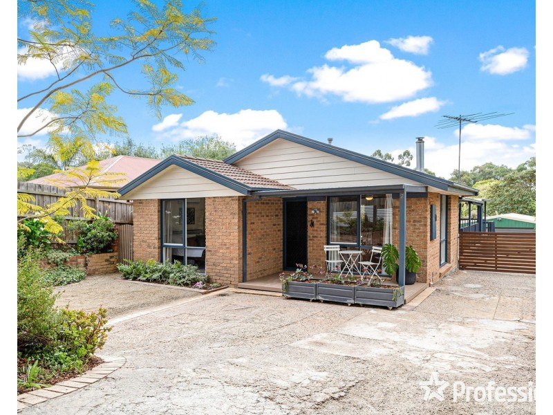 2/11 The Crescent, Mount Evelyn VIC 3796