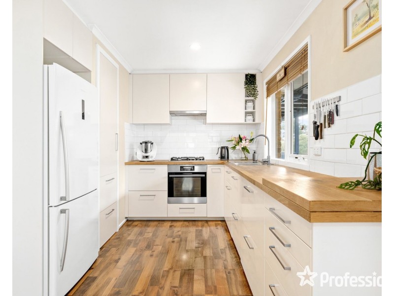 2/11 The Crescent, Mount Evelyn VIC 3796