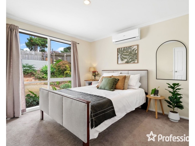 2/11 The Crescent, Mount Evelyn VIC 3796