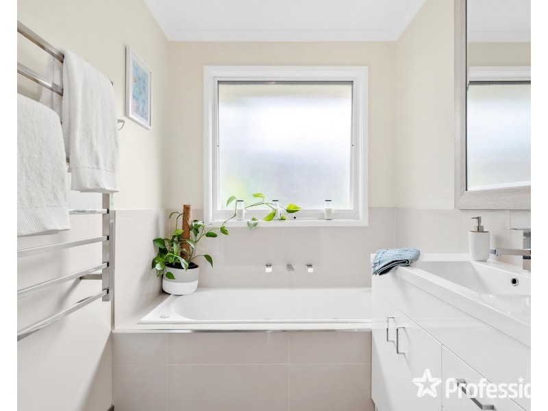 2/11 The Crescent, Mount Evelyn VIC 3796