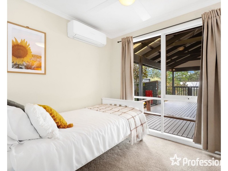 2/11 The Crescent, Mount Evelyn VIC 3796