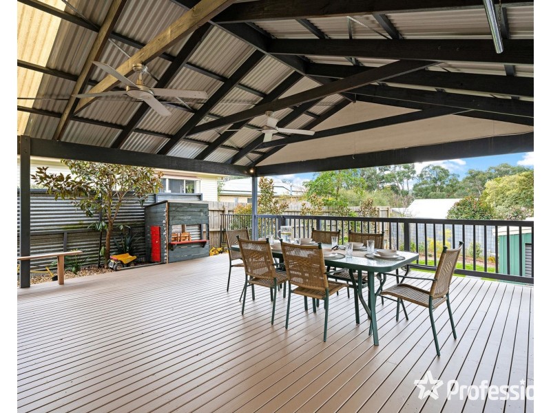 2/11 The Crescent, Mount Evelyn VIC 3796