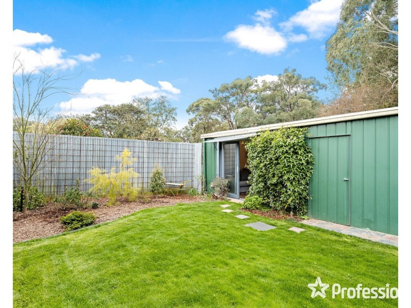 2/11 The Crescent, Mount Evelyn VIC 3796