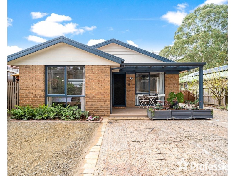 2/11 The Crescent, Mount Evelyn VIC 3796