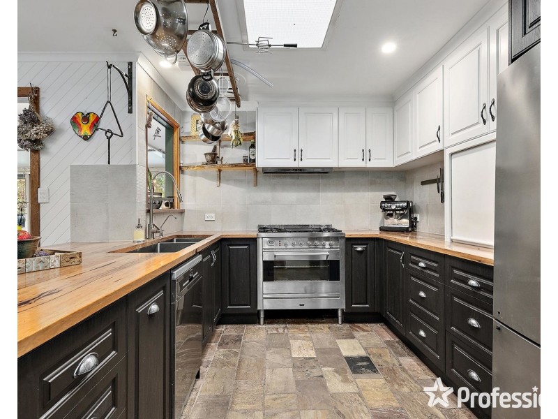 86 Johns Crescent, Mount Evelyn VIC 3796