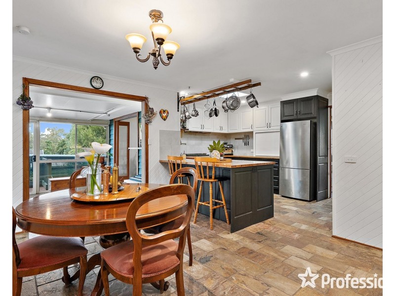 86 Johns Crescent, Mount Evelyn VIC 3796