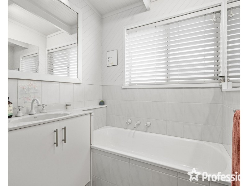 16 Russell Street, Mount Evelyn VIC 3796