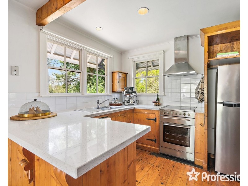 9 Buckmaster Drive, Mount Evelyn VIC 3796