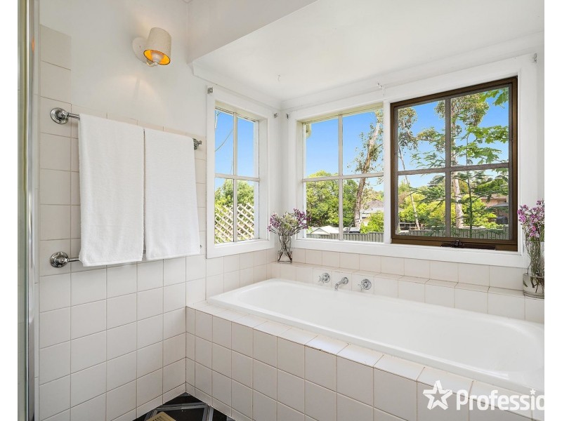 9 Buckmaster Drive, Mount Evelyn VIC 3796