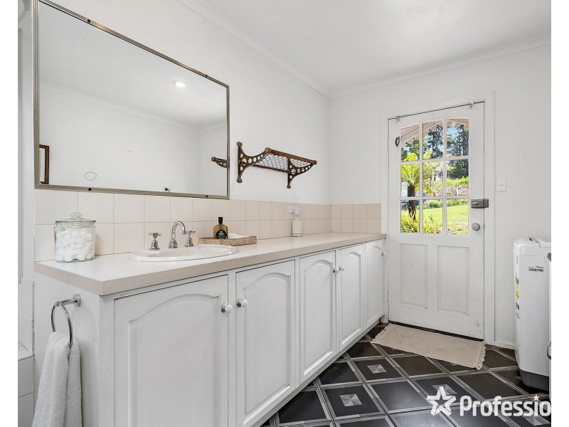 9 Buckmaster Drive, Mount Evelyn VIC 3796