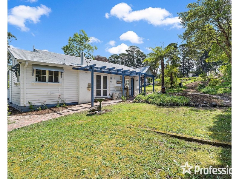 9 Buckmaster Drive, Mount Evelyn VIC 3796