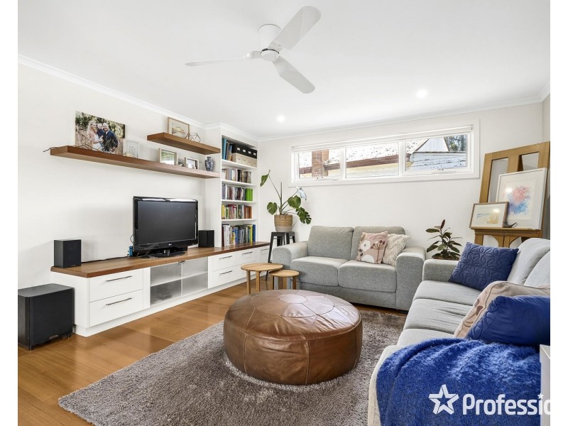 8 Wanda Avenue, Wandin North VIC 3139