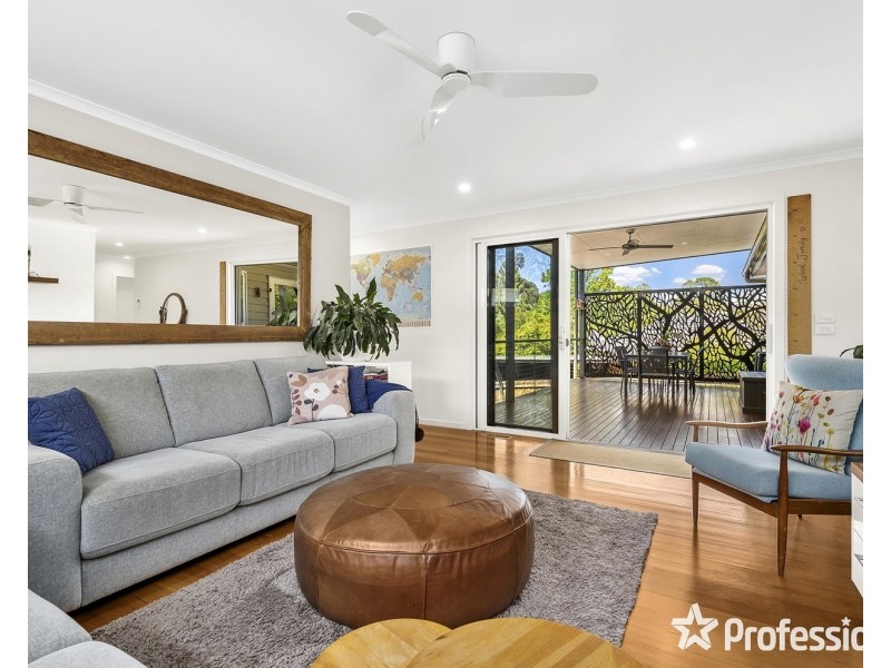 8 Wanda Avenue, Wandin North VIC 3139