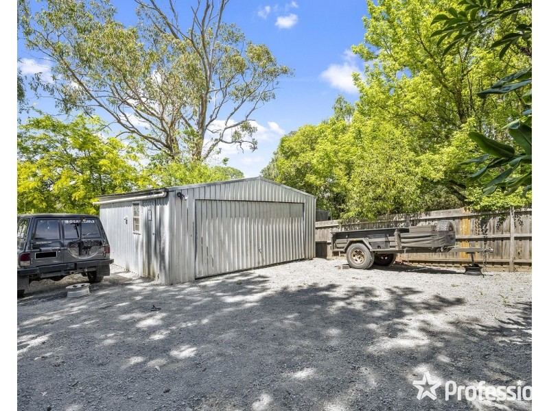 8 Wanda Avenue, Wandin North VIC 3139