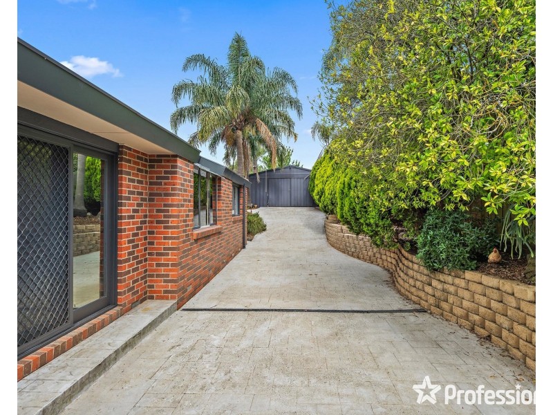 21 Wellington Road, Wandin North VIC 3139