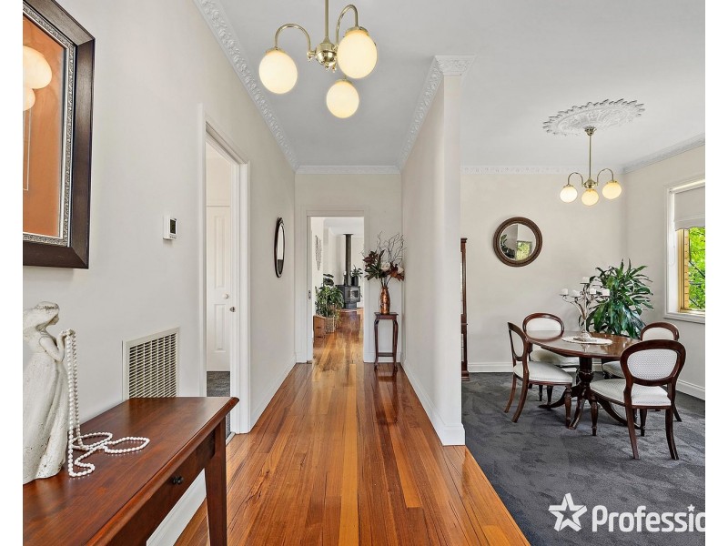 11 Fernhill Road, Mount Evelyn VIC 3796