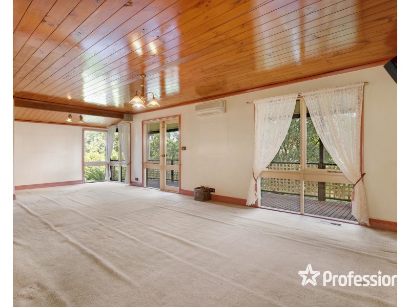 73 Quinn Crescent, Mount Evelyn VIC 3796