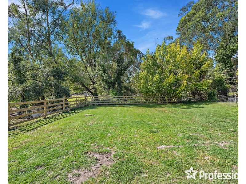250 Warburton Highway, Wandin North VIC 3139