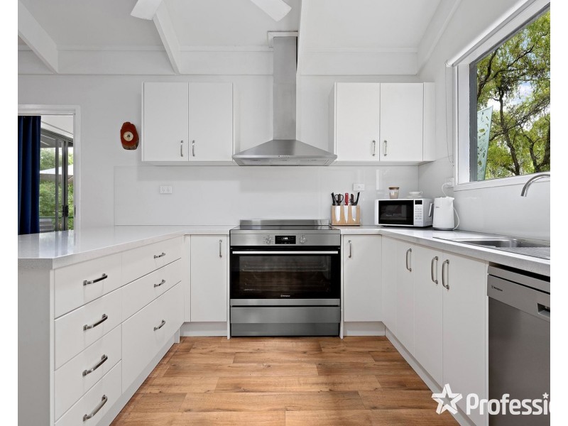 93 Commercial Road, Mount Evelyn VIC 3796