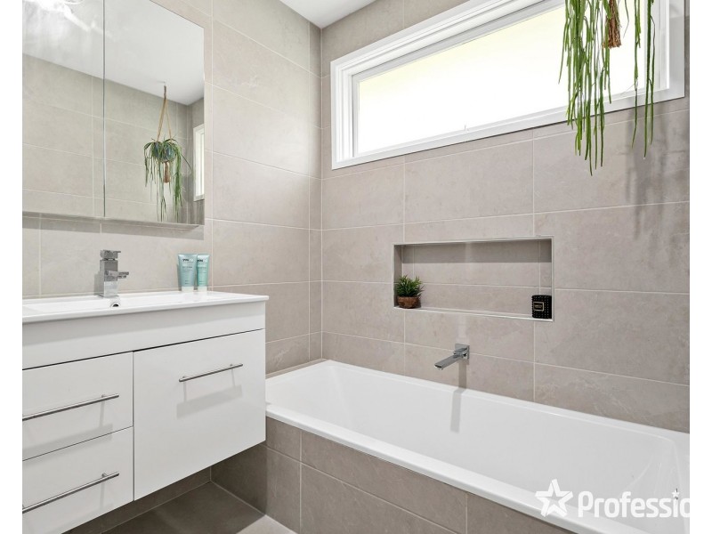 25 Hawkins Road, Montrose VIC 3765