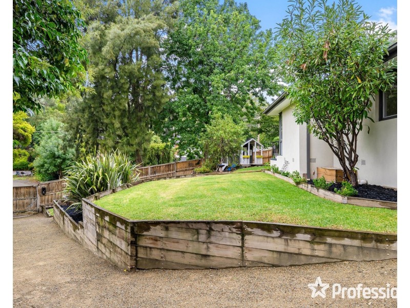 25 Hawkins Road, Montrose VIC 3765